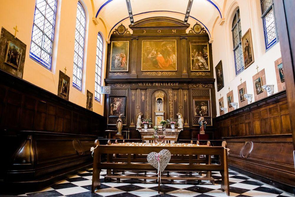 에르미타주 장토이 호텔 릴 외부 사진 The interior of the church