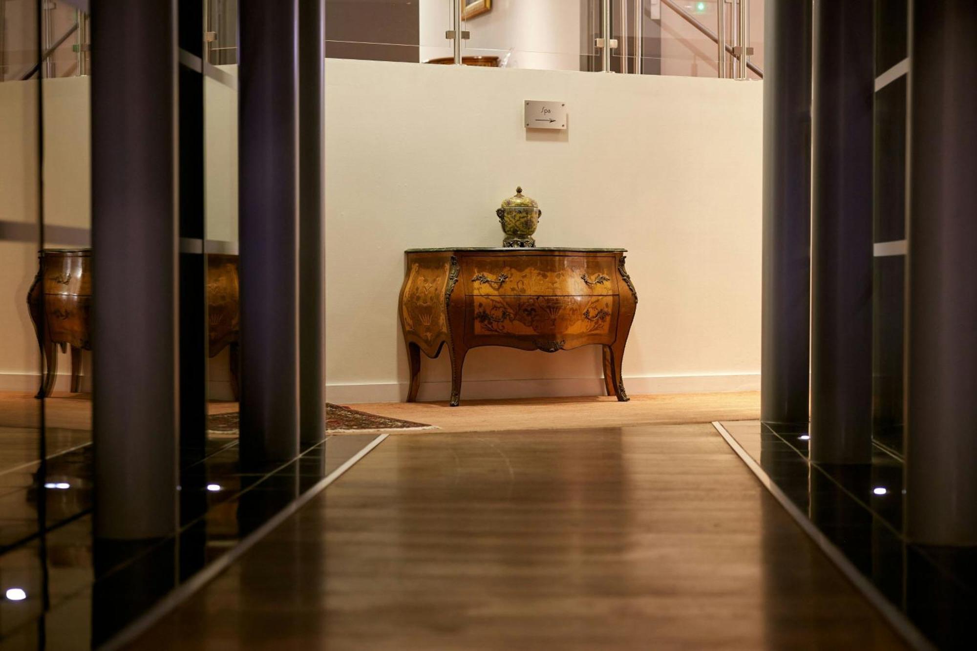 에르미타주 장토이 호텔 릴 외부 사진 Interior of the hotel